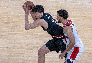 开拓者自媒体:杨瀚森需多拿球才能发挥特长 在NBA弱点易被放大