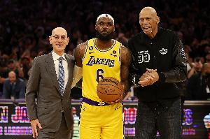 媒体人:詹姆斯迟迟难抉择 想破局需勇士得到浓眉或NBA特批工资帽