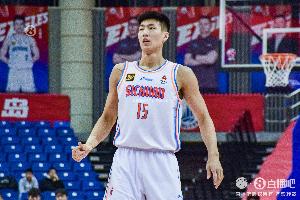 直播吧:同曦男篮计划签约李玮颢