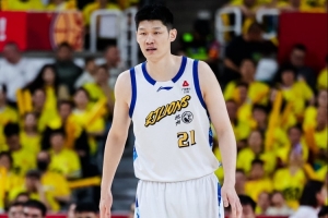 媒体人:广厦将续约塔克&交易布朗的优先续约权 大秋的事目前暂停