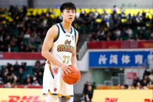 媒体人:四川男篮球员杜智博将加盟广州龙狮俱乐部