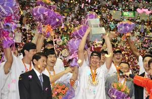朱芳雨18年球员生涯均效力于广东 8夺总冠军4夺总决赛MVP