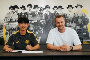 首秀就破门!图片报:多特能够以150万欧买断山本天翔
