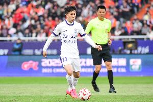 记者:今年夏窗有好几家俱乐部想要李永佳,但津门虎队舍不得放