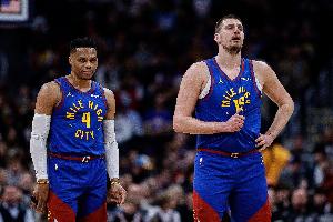 2年前的今天:威少正式加盟掘金搭档约基奇 历史三双榜前二联手