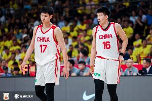 外线开火!中国男篮三分24投11中 命中率45.8%