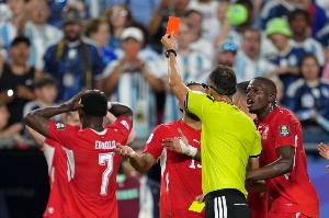 FIFA发言人:不认为VAR介入“身份误判”是失误 该决定恢复了公正