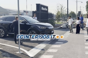 记者:斯通斯已经抵达米兰城,准备完成加盟国米程序