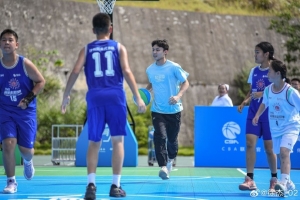 徐杰晒照现身湖北恩施 参与沙特阿美与姚基金公益球场揭幕仪式