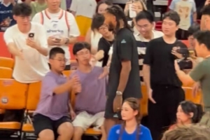 玫瑰沪上绽放!罗斯中国行现身上海 现场观看明日之星比赛