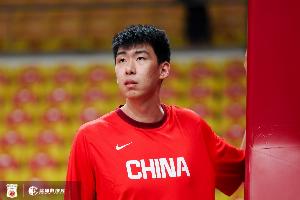 加油!媒体人:徐昕能去NCAA就尽量去 一定会有进步的