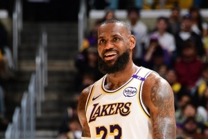 霍里谈76人赛程:为何老詹总得到优待 他知道萧华的埋尸地点吗?