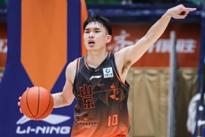 鲁媒:状元谢智杰新赛季继续山东高速男篮哪也不去