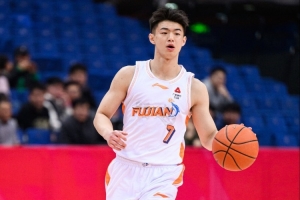 杨阿力:我想为球队奉献自己的一份力量 所以休赛期一直在训练