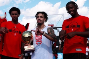 精彩程度不输NBA!公牛嘉年华办民间扣篮大赛 4号秀威尔逊任评委