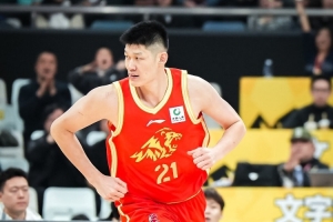 媒体人:某国企球队曾为胡金秋开7500万转会费 球员也愿加盟该队