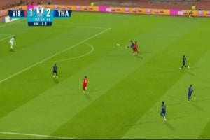 3-0变2-2!泰国点球踢飞+后卫门将双双乌龙,东盟杯送越南夺冠