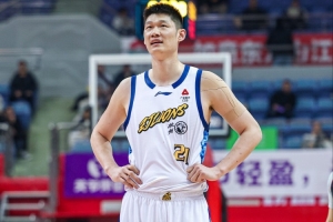 媒体人:广厦为胡金秋注册 关于大秋的转会大戏宣告结束