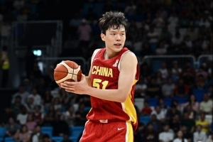 媒体人:杨瀚森就是新一代中国男篮的核心 无法再质疑他了