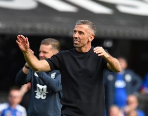 伊镇主帅:首战获胜鼓舞了士气 仔细研究了曼联而排出更灵活阵容