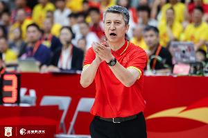 曾令旭:中国男篮的快攻打出来了 三分出机会了都很坚决