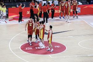 媒体人:中国男篮防转换质量比较差 但黎巴嫩男篮防转换也不太行