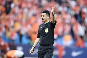 记者:VAR裁判王巍多次出现对申花不利判罚,执法能力遭怀疑