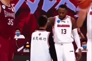 泪目!威姆斯晒与“独臂少年”组队打球视频:希望家城越来越好