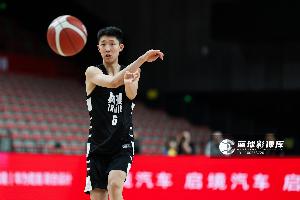 两年排名全美第1!16岁“国产库里”张宇辰承诺加盟美高顶级学院