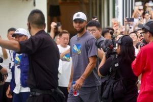 库里:出手绝杀我仍会感到紧张 我可以接受失败&从不回避那些时刻