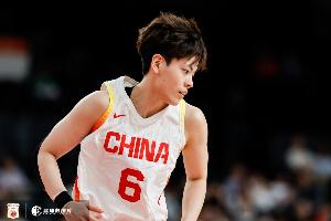 希望无大碍!杨舒予两分球7投全中砍21分4助2断 第三节扭伤脚踝