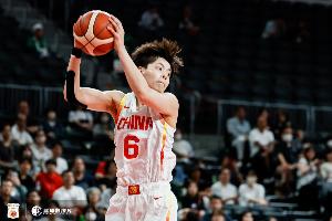 砍瓜切菜!杨舒予半场9中8独得18分3板2助2断 正负值+17