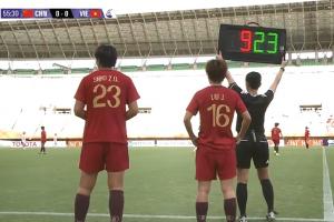 大中锋来了!比赛第56分钟,邵子钦替补登场换下乌日古木拉
