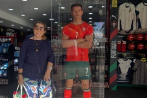 C罗母亲赛前社媒晒照:加油葡萄牙❤️⚽️