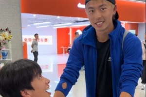 重庆铜梁龙晒有缘一幕:李镇全完成手术返回重庆,偶遇汪士钦