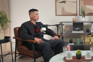 林书豪:林疯狂前在哥哥家睡了六周 菲尔兹的沙发小到双脚没处放
