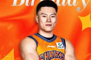 保持热爱步履不停!祝上海男篮球员李弘权25岁生日快乐