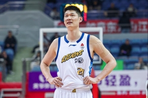 媒体人:朱俊龙、胡金秋已经归队 广厦明天和江苏进行一个教学赛