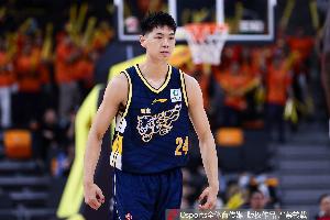 正负值+16!崔永熙半场出战14分钟 2中1拿5分6板5助1断1帽