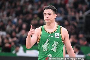 外线没开!赵继伟8中3拿10分4助 三分4中0